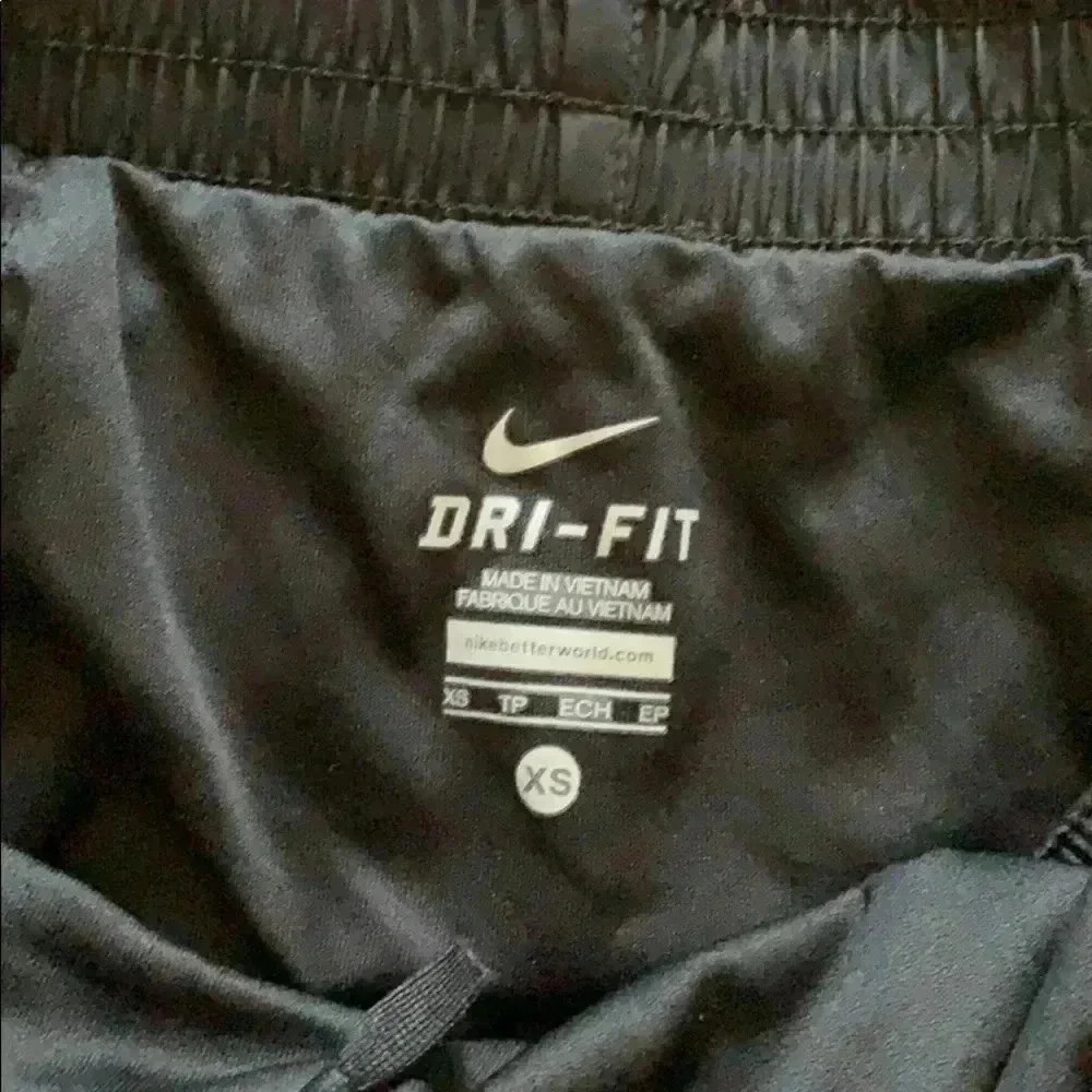 Nike - Picture 2 of 2